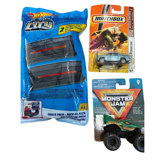 Little bundle of toys matchbox hot wheels, and monster jam - Picture 6 of 7